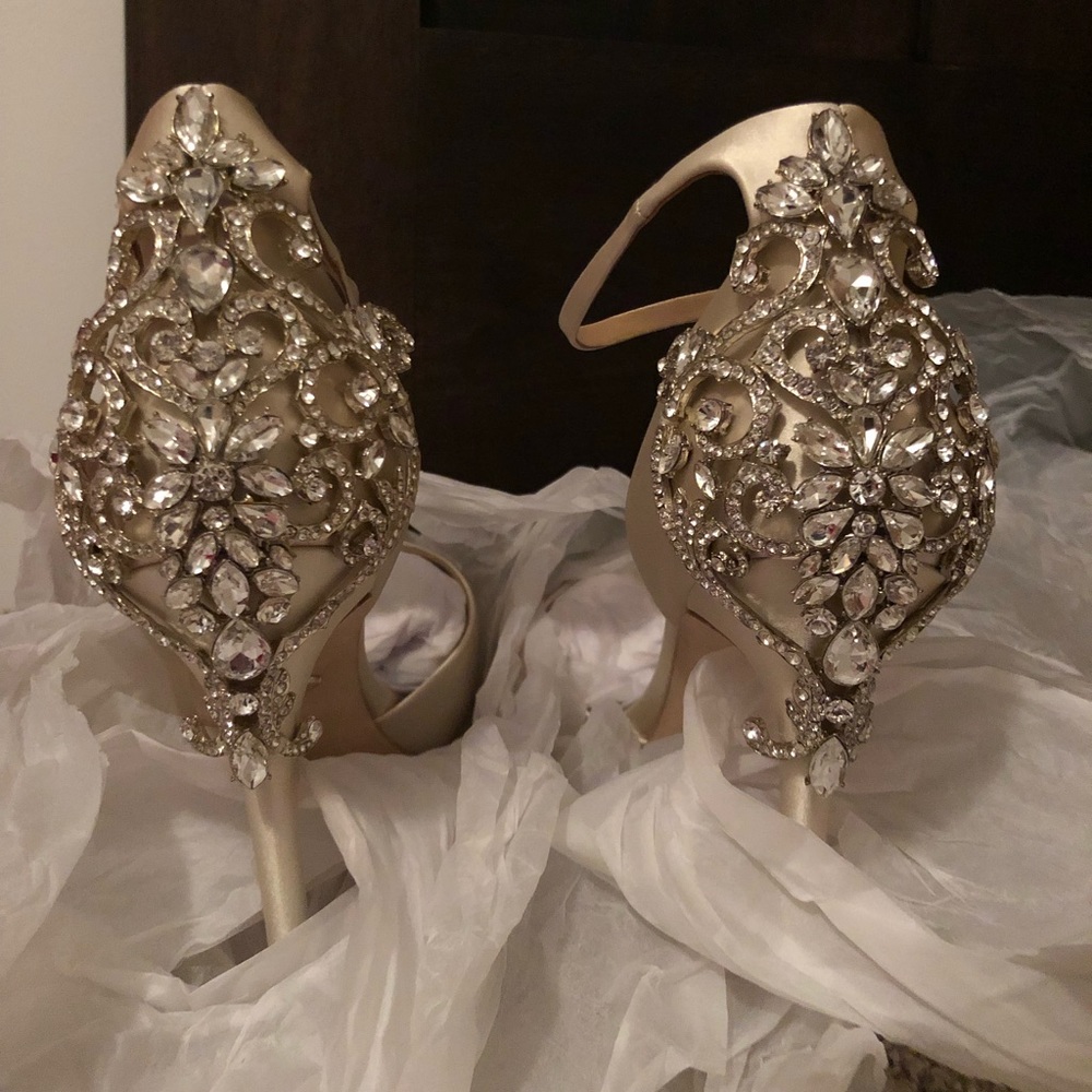 NIB Badgley Mischka Karson Crystals Peep toe Pumps - Picture 6 of 8